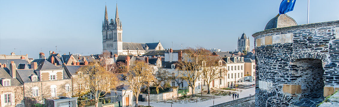 Activité insolite et originale à Angers - Rallye urbain, jeu de piste, chasse au trésor, rallye photo pour EVG, EVJF, anniversaire team building sortie scolaire & intégration grande école