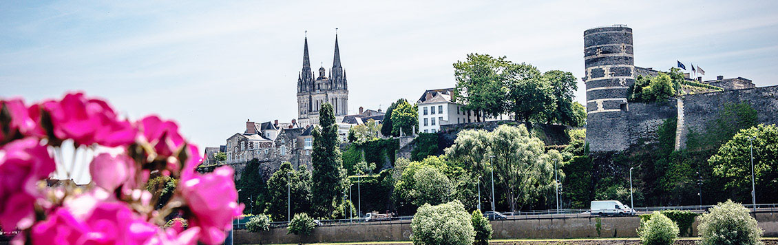 Activité insolite et originale à Angers - Rallye urbain, jeu de piste, chasse au trésor, rallye photo pour EVG, EVJF, anniversaire team building sortie scolaire & intégration grande école