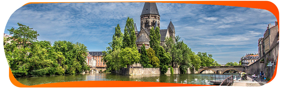 Activité insolite et originale à Metz - Rallye urbain, jeu de piste, chasse au trésor, rallye photo pour EVG, EVJF, anniversaire team building sortie scolaire & intégration grande école