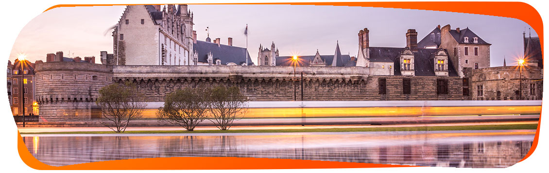 Activité insolite et originale à Nantes - Rallye urbain, jeu de piste, chasse au trésor, rallye photo pour EVG, EVJF, anniversaire team building sortie scolaire & intégration grande école