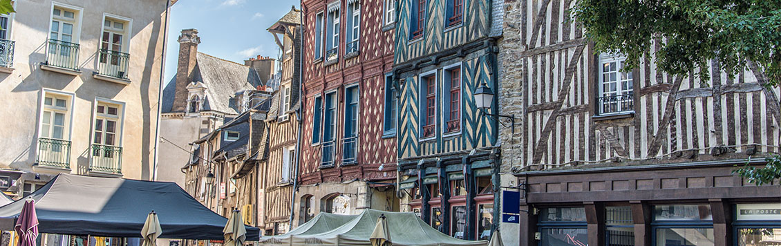 Activité insolite et originale à Rennes - Rallye urbain, jeu de piste, chasse au trésor, rallye photo pour EVG, EVJF, anniversaire team building sortie scolaire & intégration grande école