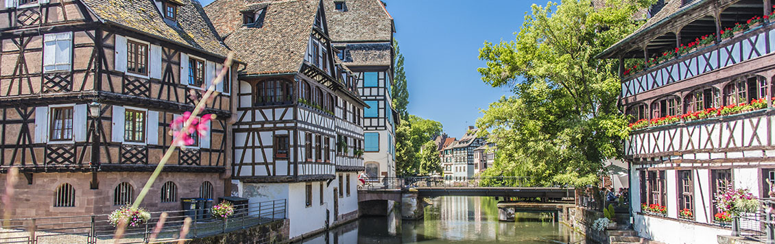 Activité insolite et originale à Strasbourg - Rallye urbain, jeu de piste, chasse au trésor, rallye photo pour EVG, EVJF, anniversaire team building sortie scolaire & intégration grande école